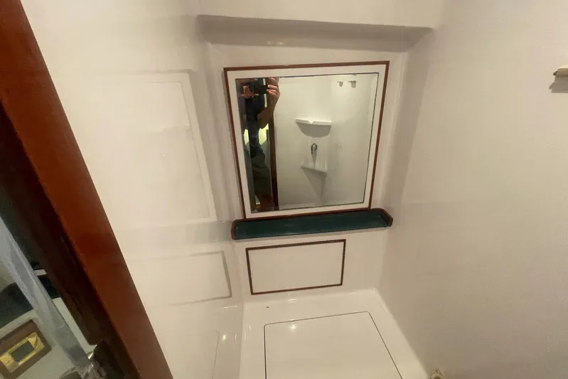 M.a.c. Daddy Yacht Photos Pics Interior of 2005 Custom DeSanti Carolina Express boat with mirror and white paneling.