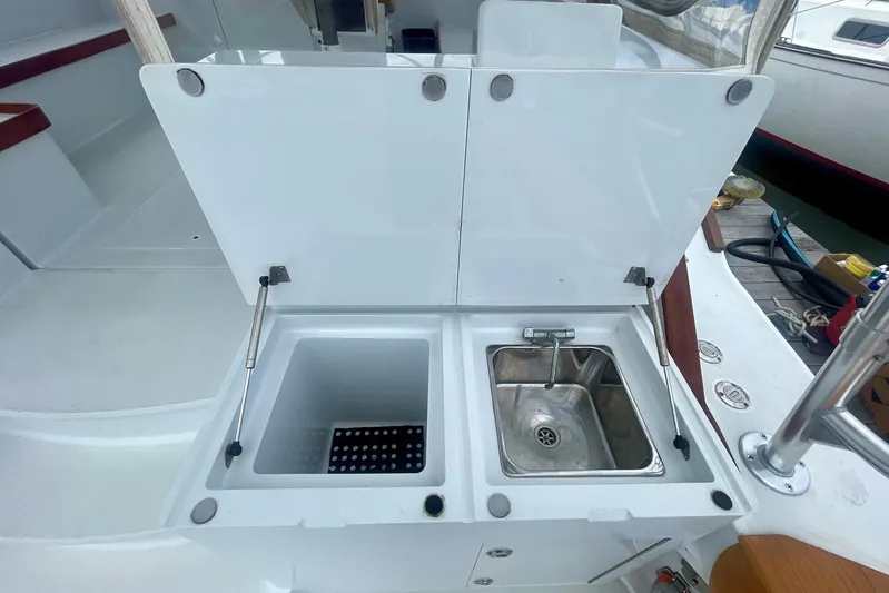 M.a.c. Daddy Yacht Photos Pics Open deck sink and storage on 2005 Custom DeSanti Carolina Express boat.