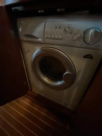 Huckleberry Friend Yacht Photos Pics 