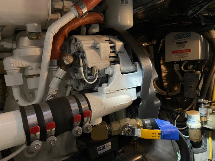 Huckleberry Friend Yacht Photos Pics 