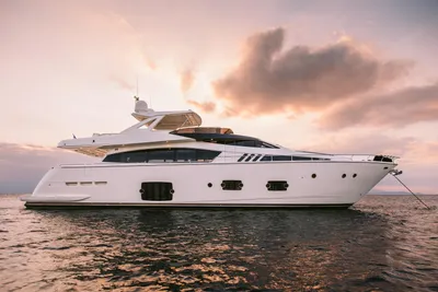 Ferretti Yachts 800