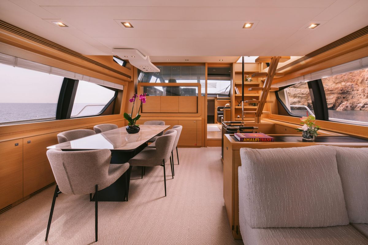2010 Ferretti Yachts 82 