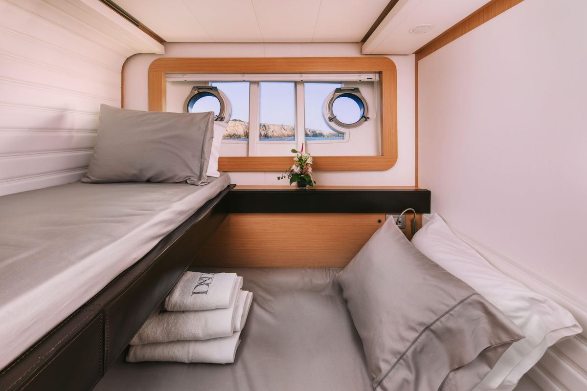 2010 Ferretti Yachts 82 