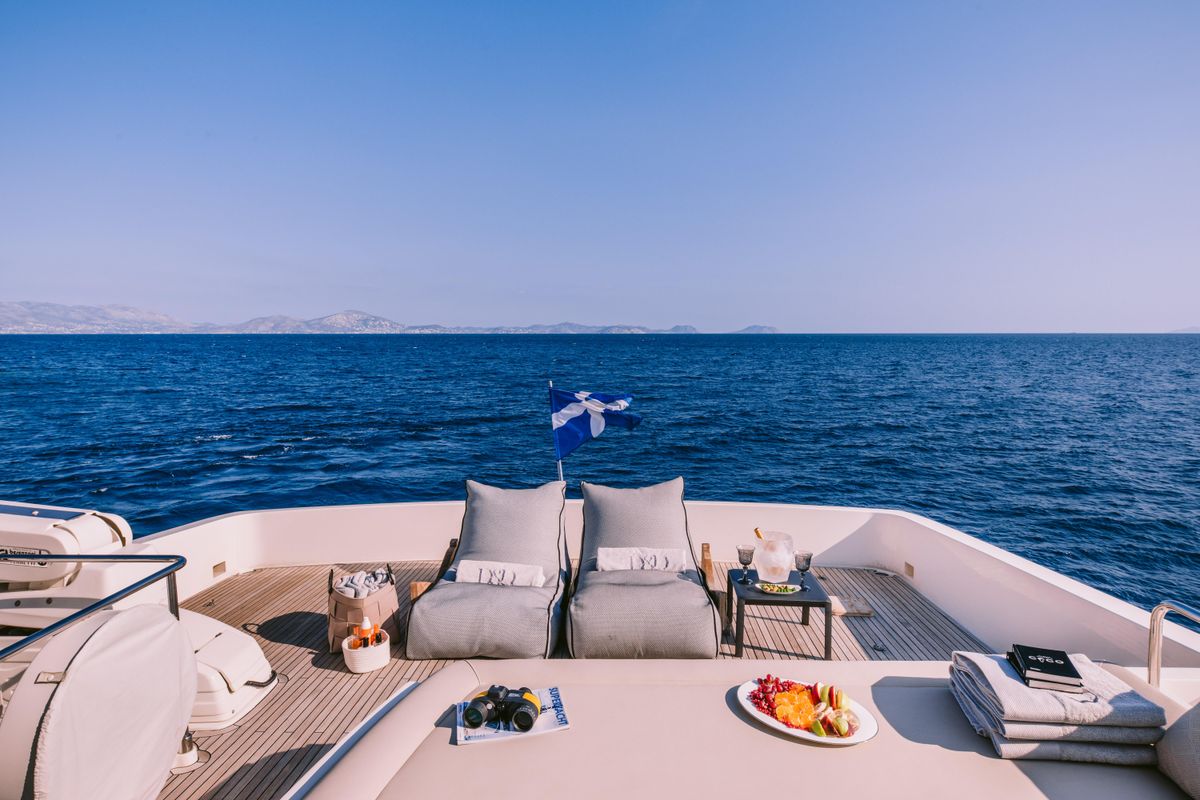 2010 Ferretti Yachts 82 