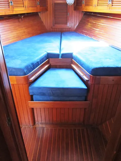 China Doll Yacht Photos Pics Forward berth