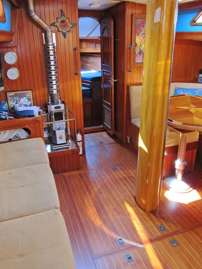 China Doll Yacht Photos Pics Main saloon - view fwd