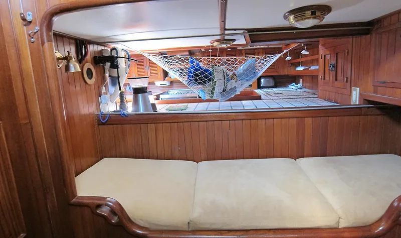 China Doll Yacht Photos Pics Pilot berth - inboard