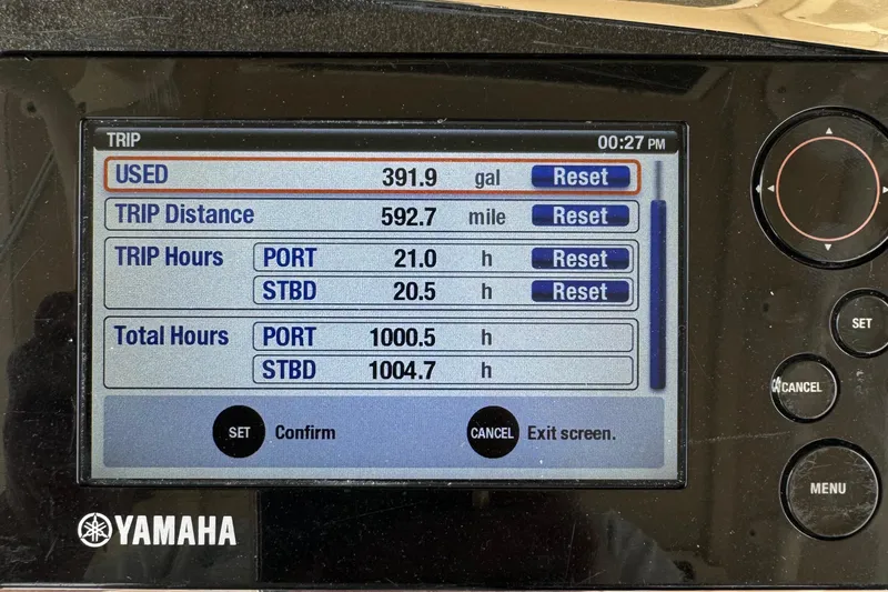  Yacht Photos Pics Yamaha display showing trip data: 391.9 gallons used, 592.7 miles traveled.
