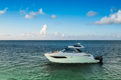 Sea Ray Sundancer 320 Outboard