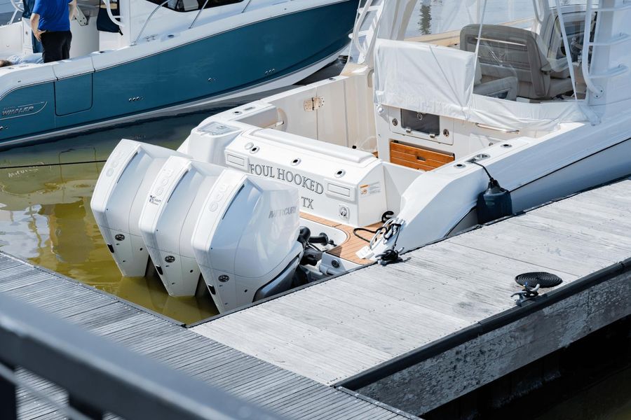 2021 Boston Whaler 350 Realm