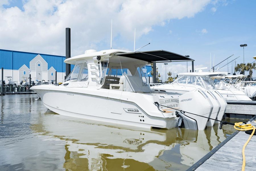 2021 Boston Whaler 350 Realm