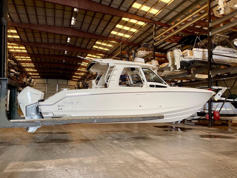 2021 Boston Whaler 350 Realm