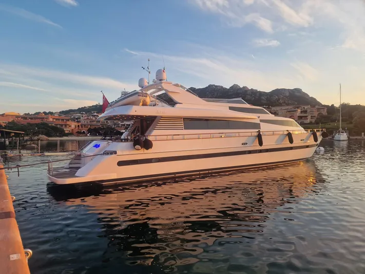 Toi Moi Et Roby Yacht Photos Pics Luxurious 2008 Diano 29 yacht docked at sunset, reflecting on calm water.