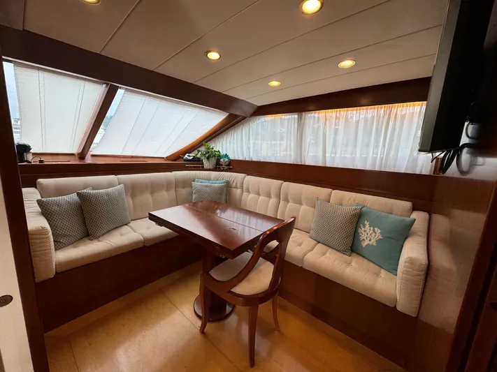 Toi Moi Et Roby Yacht Photos Pics Luxurious 2008 Diano 29 yacht interior with elegant seating and wooden table.