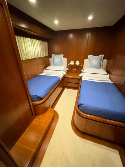 Toi Moi Et Roby Yacht Photos Pics Luxurious twin cabin with wooden interior on a 2008 Diano 29 yacht.