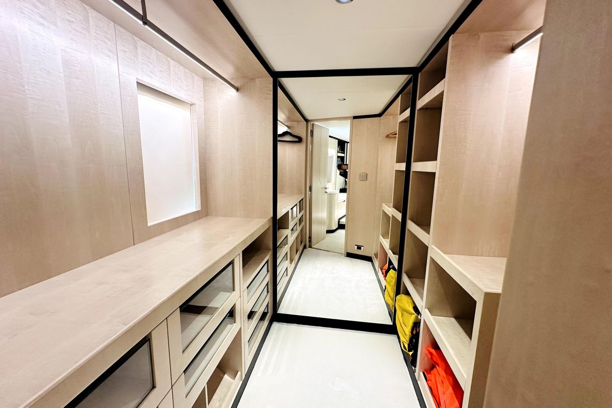 2023 Majesty 120 