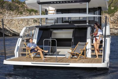 Yacht
