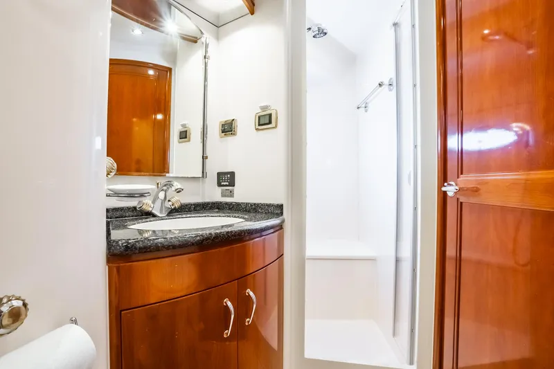 Lost In Paradise III Yacht Photos Pics 