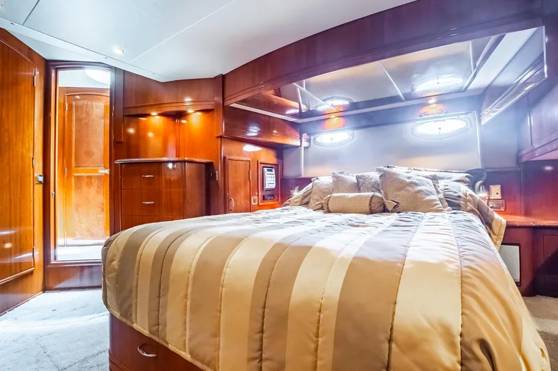 Lost In Paradise III Yacht Photos Pics 