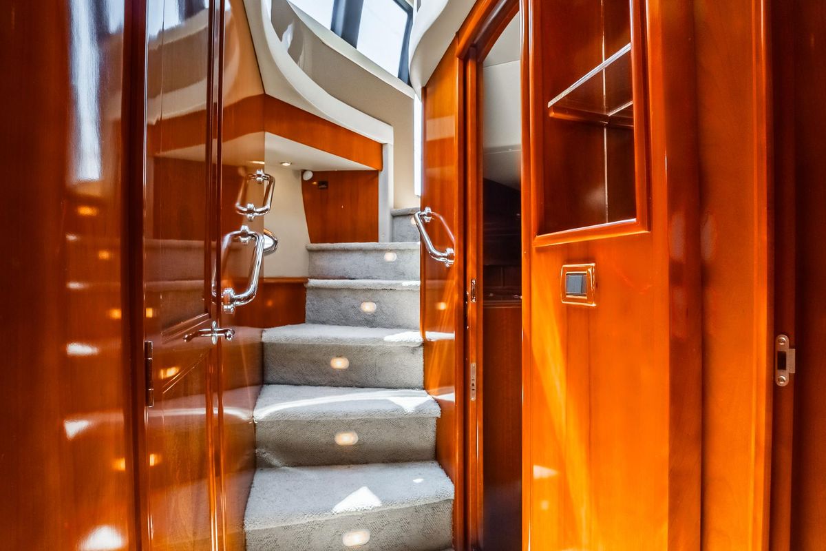 2004 Carver 57 
