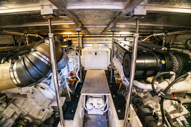 Lost In Paradise III Yacht Photos Pics 