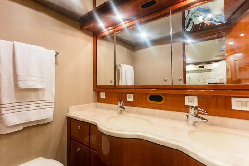 Chill&rsquo;n Yacht Photos Pics 