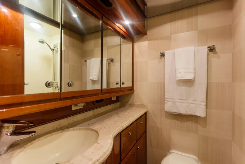 Chill&rsquo;n Yacht Photos Pics 