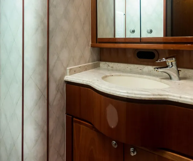 Chill&rsquo;n Yacht Photos Pics 