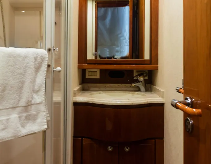 Chill&rsquo;n Yacht Photos Pics 