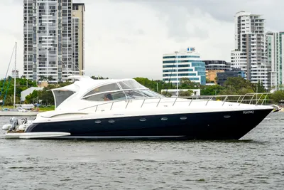 Cruisers Yachts 560 Express