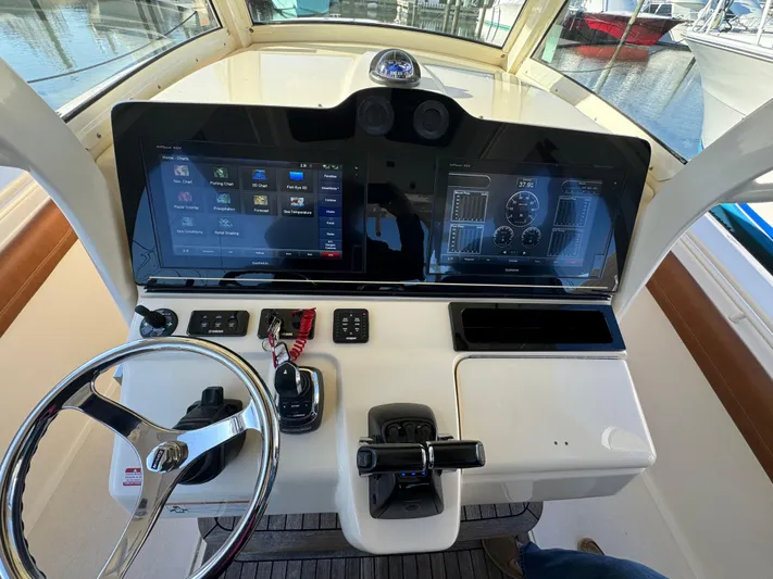Electric Ark Yacht Photos Pics 