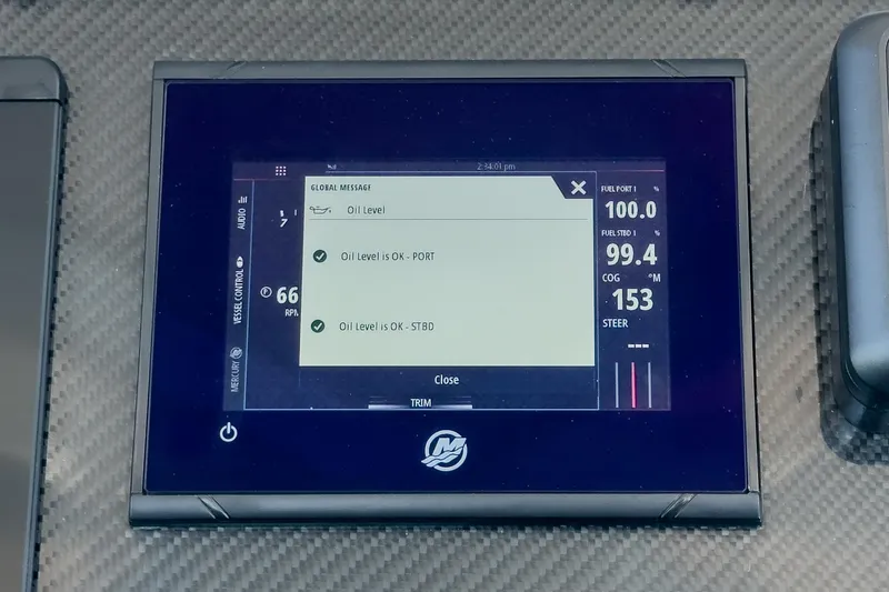 Jilly Bean Yacht Photos Pics Display screen of Airship 340, 2025 model, showing oil and fuel levels.