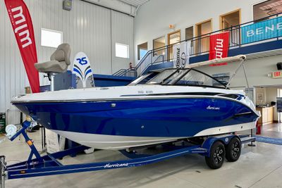 Hurricane SD235 Deck Boat- Full Windshield