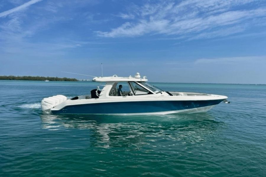 2020 Boston Whaler 380 Realm