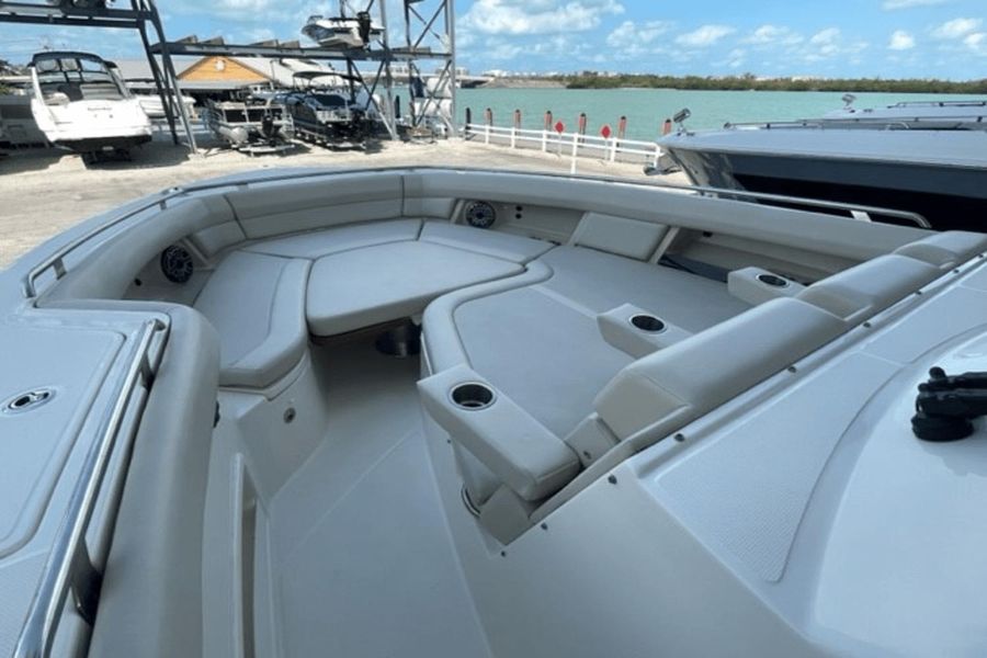 2020 Boston Whaler 380 Realm