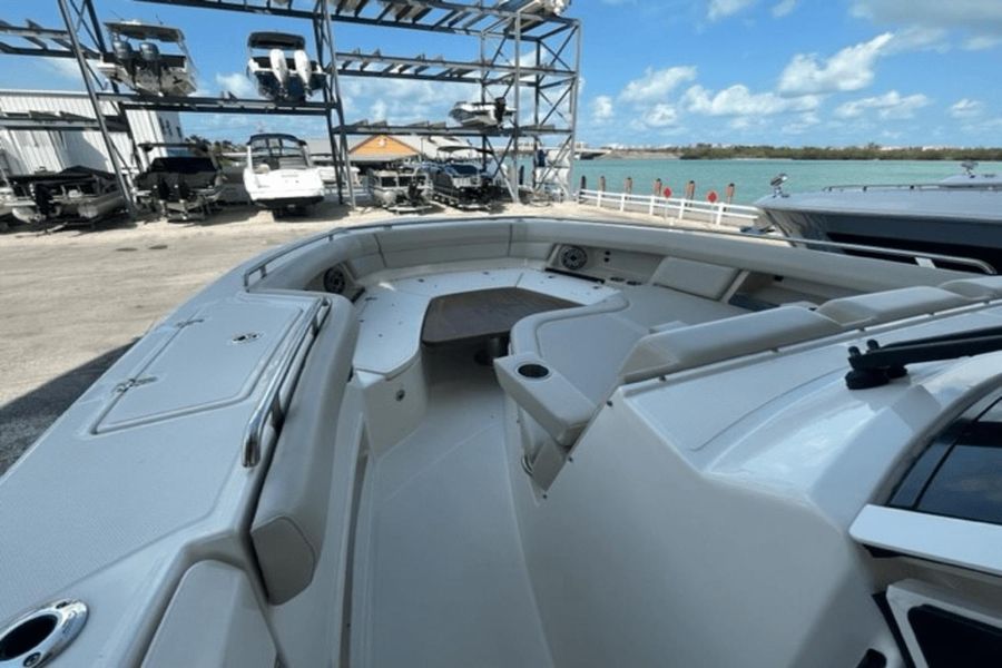 2020 Boston Whaler 380 Realm