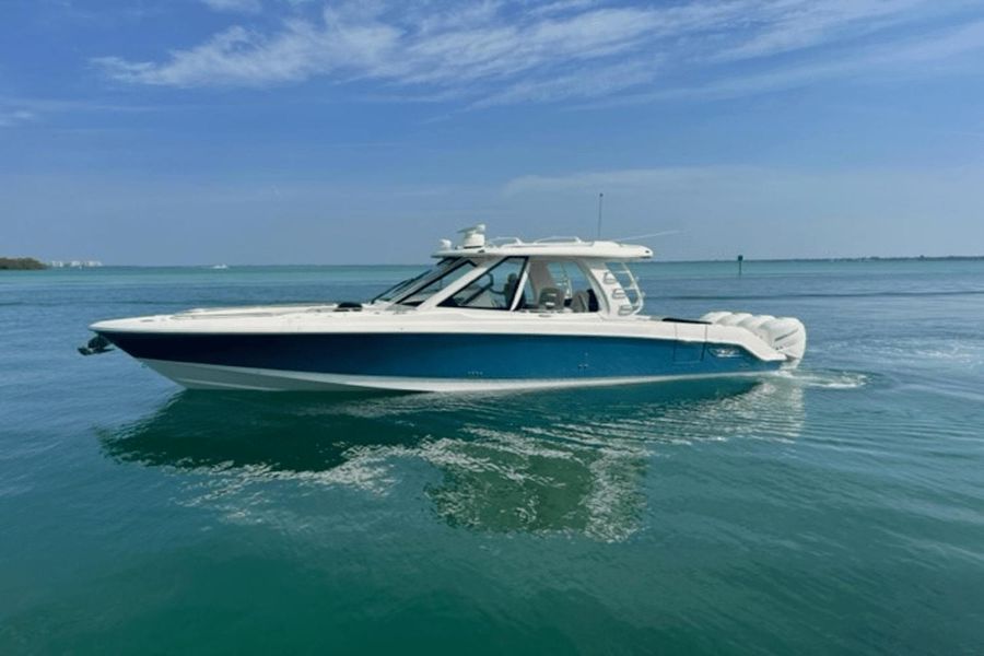 2020 Boston Whaler 380 Realm