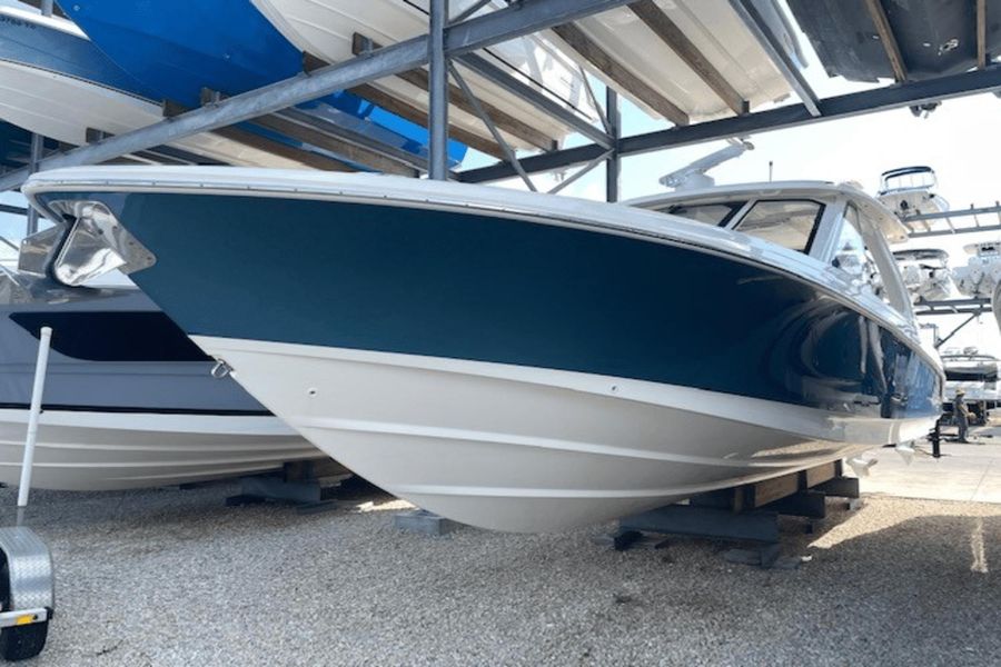 2020 Boston Whaler 380 Realm