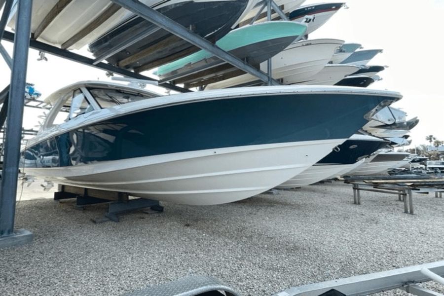 2020 Boston Whaler 380 Realm