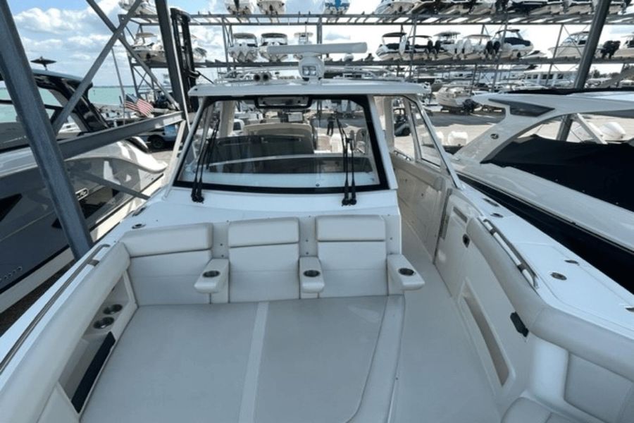 2020 Boston Whaler 380 Realm