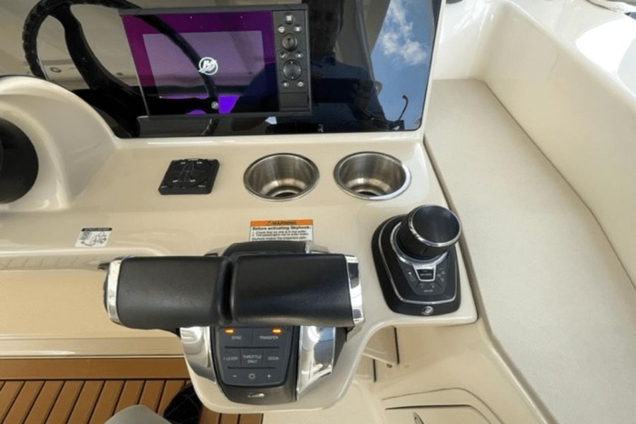 2020 Boston Whaler 380 Realm