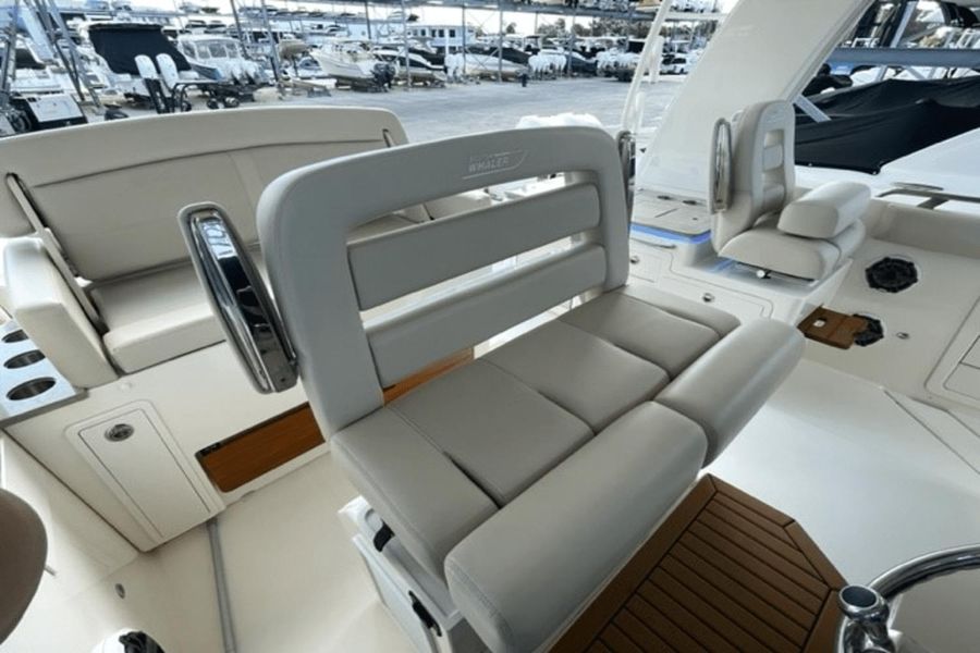 2020 Boston Whaler 380 Realm