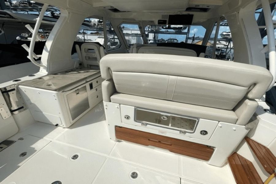 2020 Boston Whaler 380 Realm