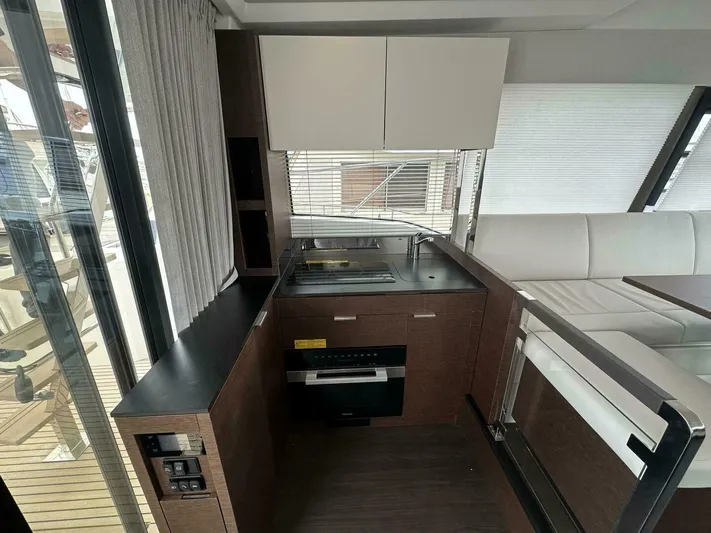  Yacht Photos Pics 2024 Prestige 420 - Image 8