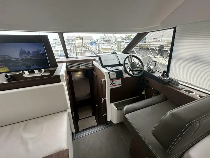  Yacht Photos Pics 2024 Prestige 420 - Image 6