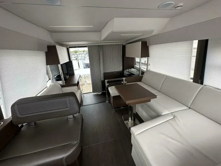  Yacht Photos Pics 2024 Prestige 420 - Image 12