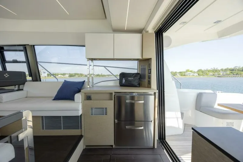  Yacht Photos Pics 2024 Prestige 420 - Image 25