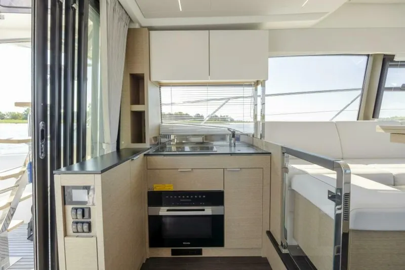  Yacht Photos Pics 2024 Prestige 420 - Image 24