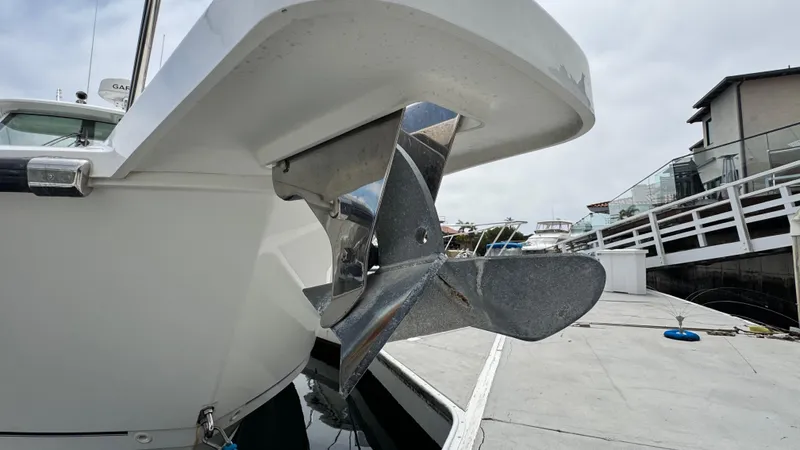  Yacht Photos Pics 2008 Boston Whaler 345 Conquest boat propeller at dockside view.