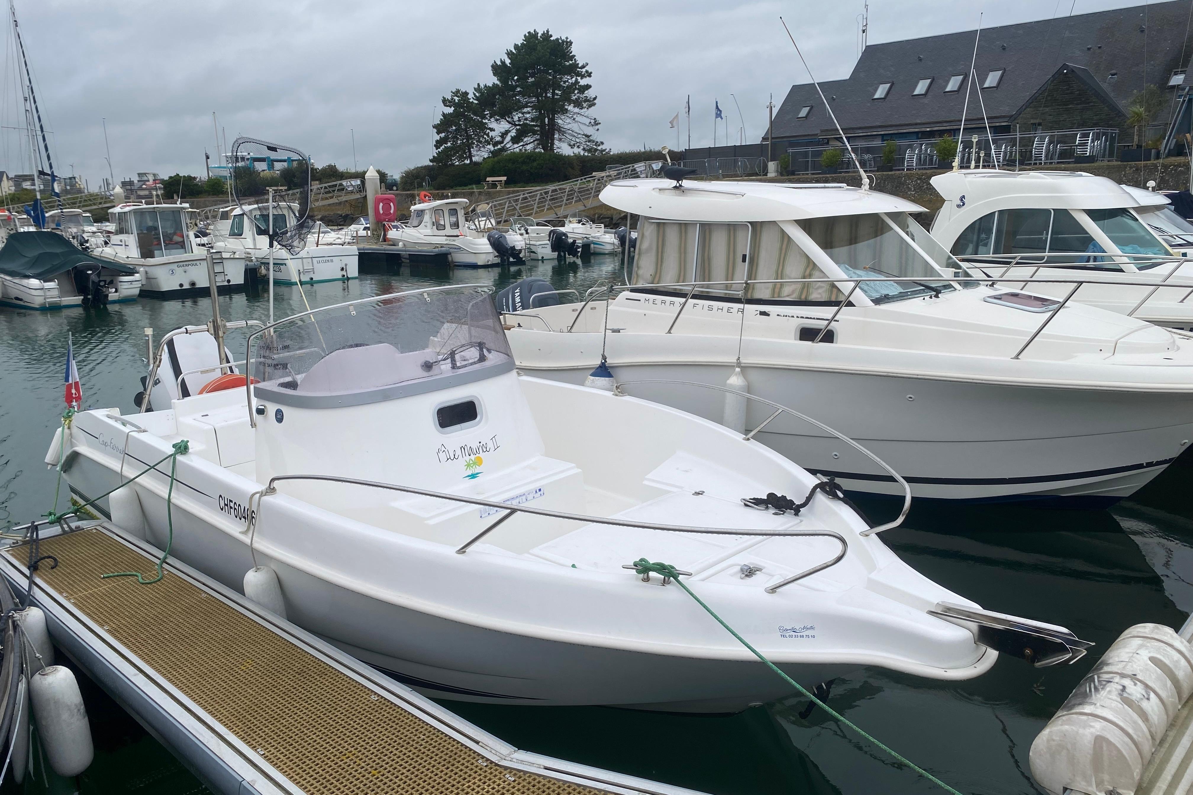 2017 B2 Marine 672 OPEN